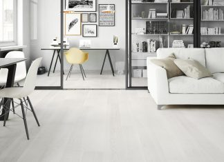 Porady architekta: Podłoga z jesionu – czy to dobre rozwiązanie?