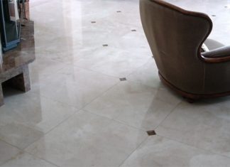 Podłoga z wyrobów kamionkowych