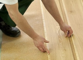 Układamy podłogę. Niezbędne akcesoria